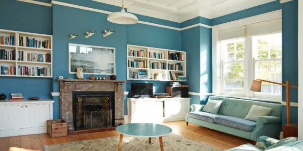 A living room with a fireplace and a couch AI-generated content may be incorrect.